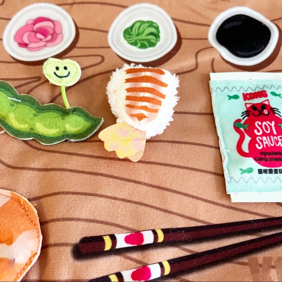 KONG Cat Pull-A-Partz Sushi Interactive Velcro Mat Toy - Picture 2 of 7